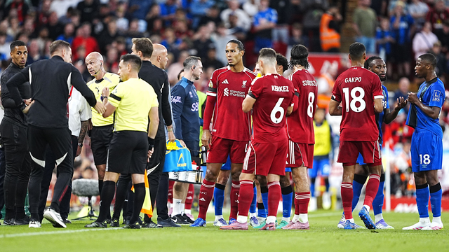 “When Football Stood United: Semenyo’s Stand at Anfield Sparks Outrage and Solidarity”