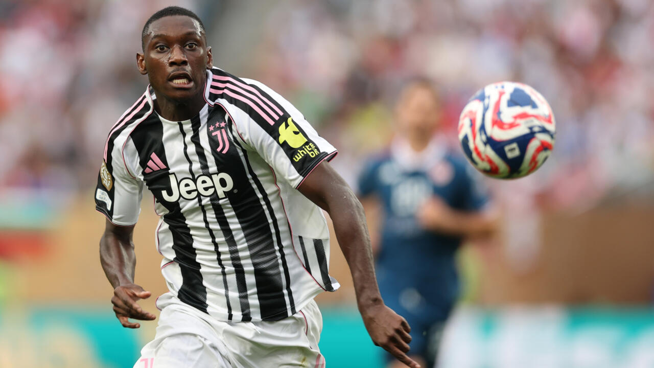 Tottenham Secure Randal Kolo Muani Loan in a Statement Move